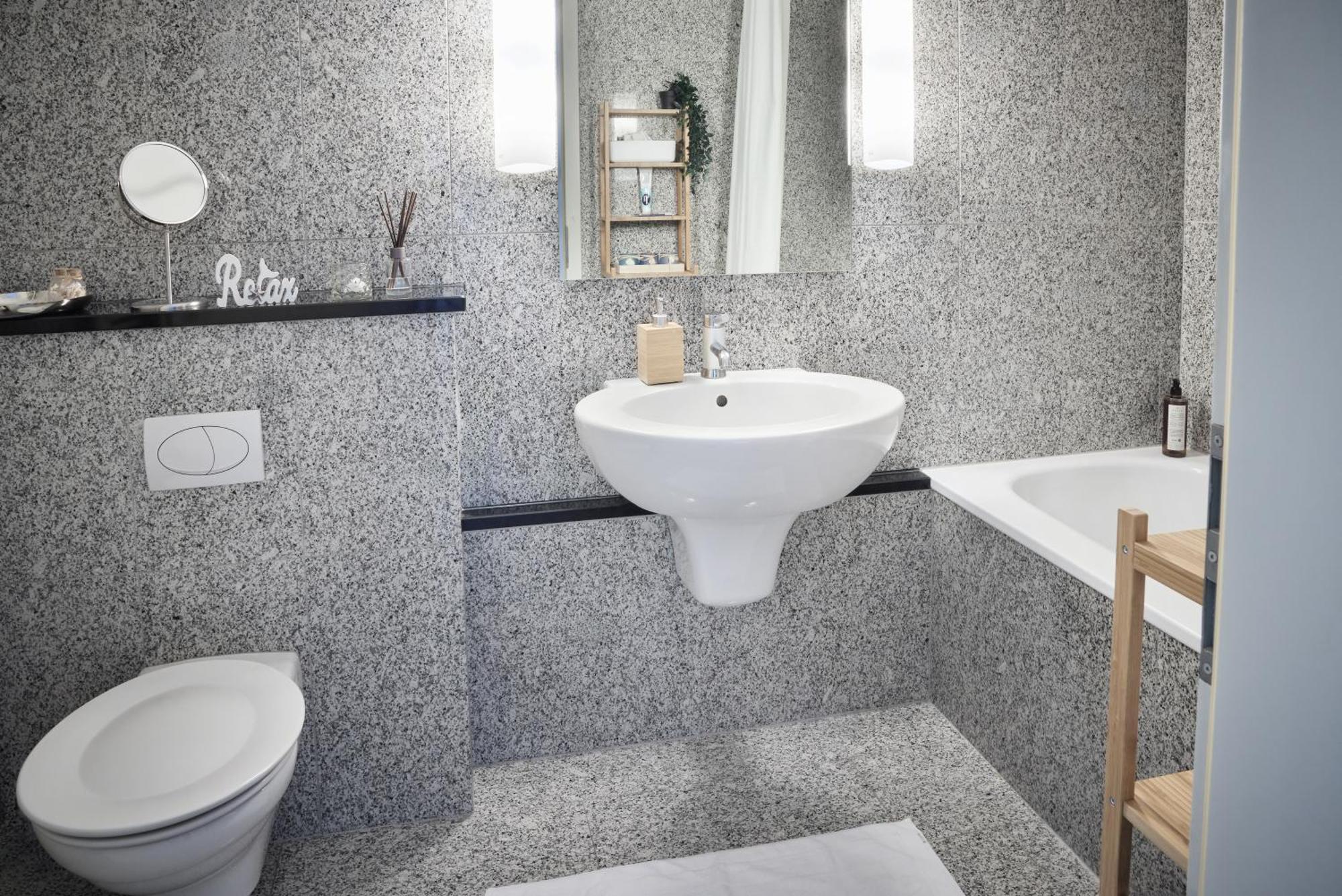 Idee Living: Penthouse Apartment Mit Parkplatz ไวน์ไฮม์ ภายนอก รูปภาพ