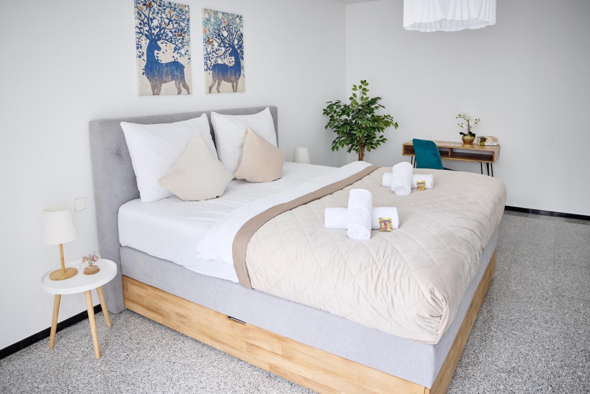 Idee Living: Penthouse Apartment Mit Parkplatz ไวน์ไฮม์ ภายนอก รูปภาพ