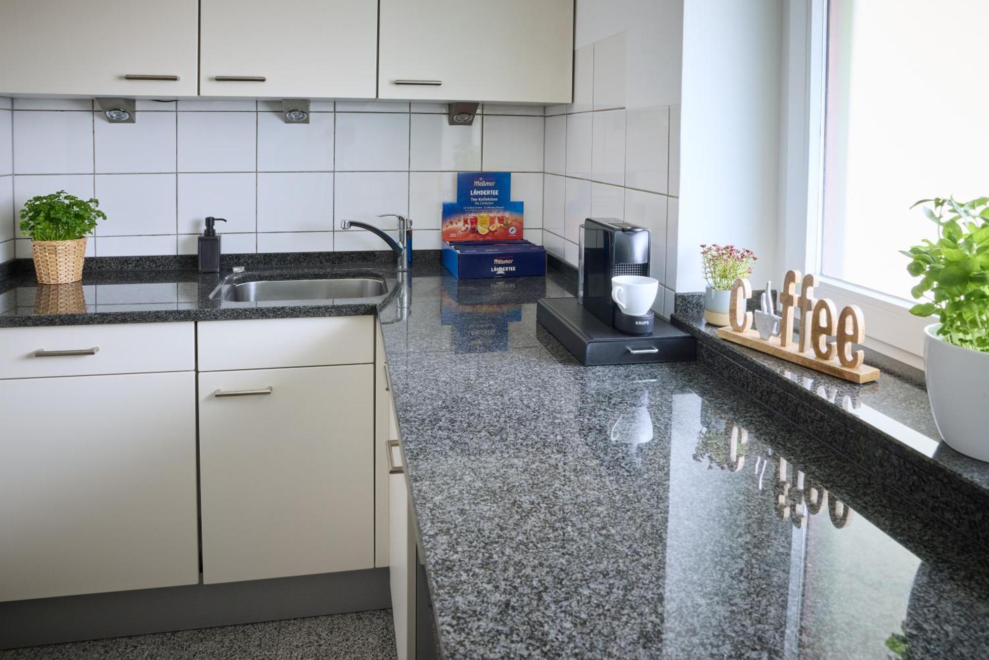 Idee Living: Penthouse Apartment Mit Parkplatz ไวน์ไฮม์ ภายนอก รูปภาพ