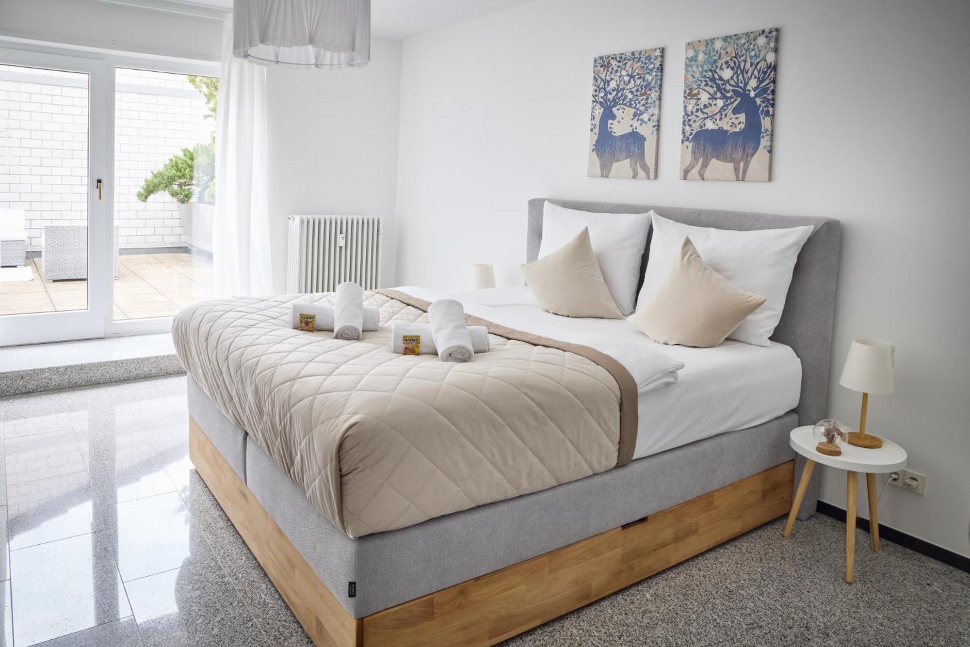 Idee Living: Penthouse Apartment Mit Parkplatz ไวน์ไฮม์ ภายนอก รูปภาพ