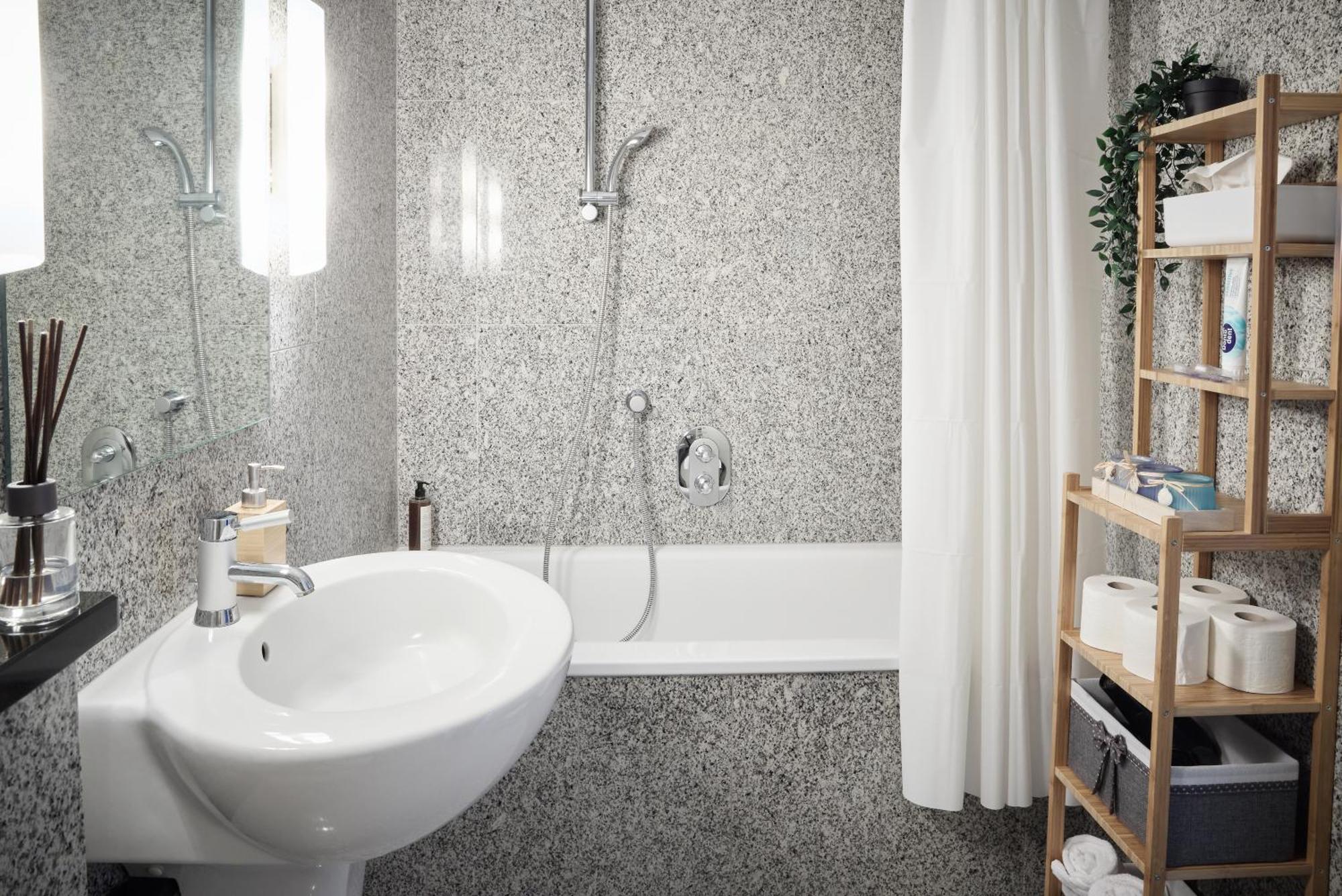 Idee Living: Penthouse Apartment Mit Parkplatz ไวน์ไฮม์ ภายนอก รูปภาพ