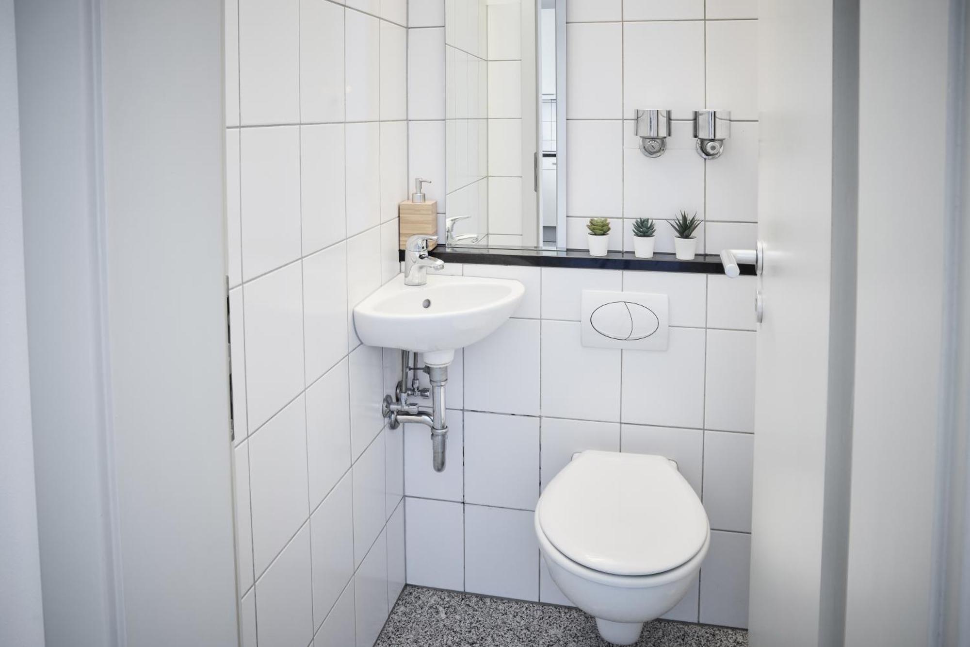 Idee Living: Penthouse Apartment Mit Parkplatz ไวน์ไฮม์ ภายนอก รูปภาพ