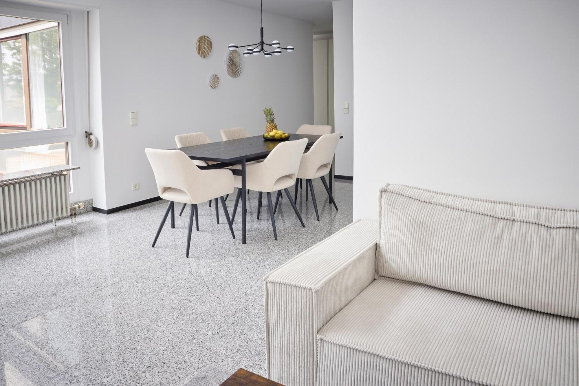 Idee Living: Penthouse Apartment Mit Parkplatz ไวน์ไฮม์ ภายนอก รูปภาพ