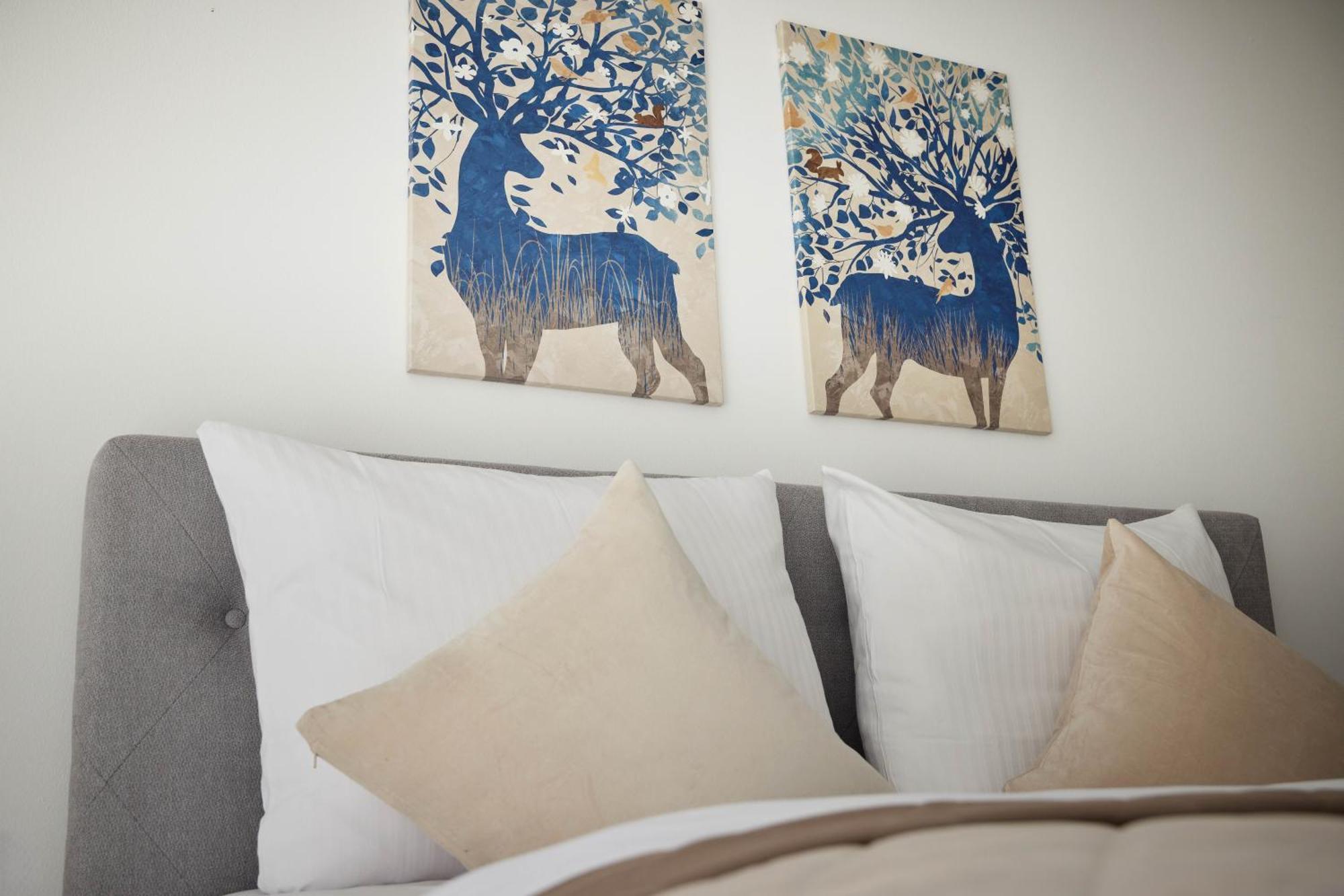 Idee Living: Penthouse Apartment Mit Parkplatz ไวน์ไฮม์ ภายนอก รูปภาพ